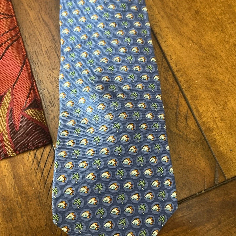 Vintage Tommy Hilfiger Blue Palm Tree Fish Print 100% Silk Men’s‎ Neck Tie Good